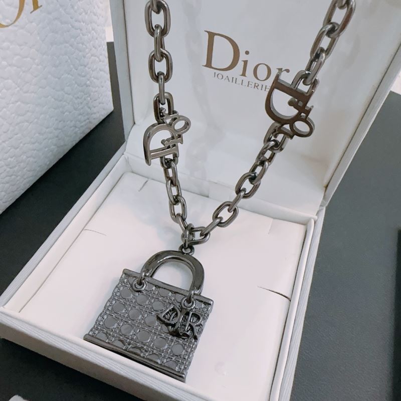 chr1st1an D10r necklaces